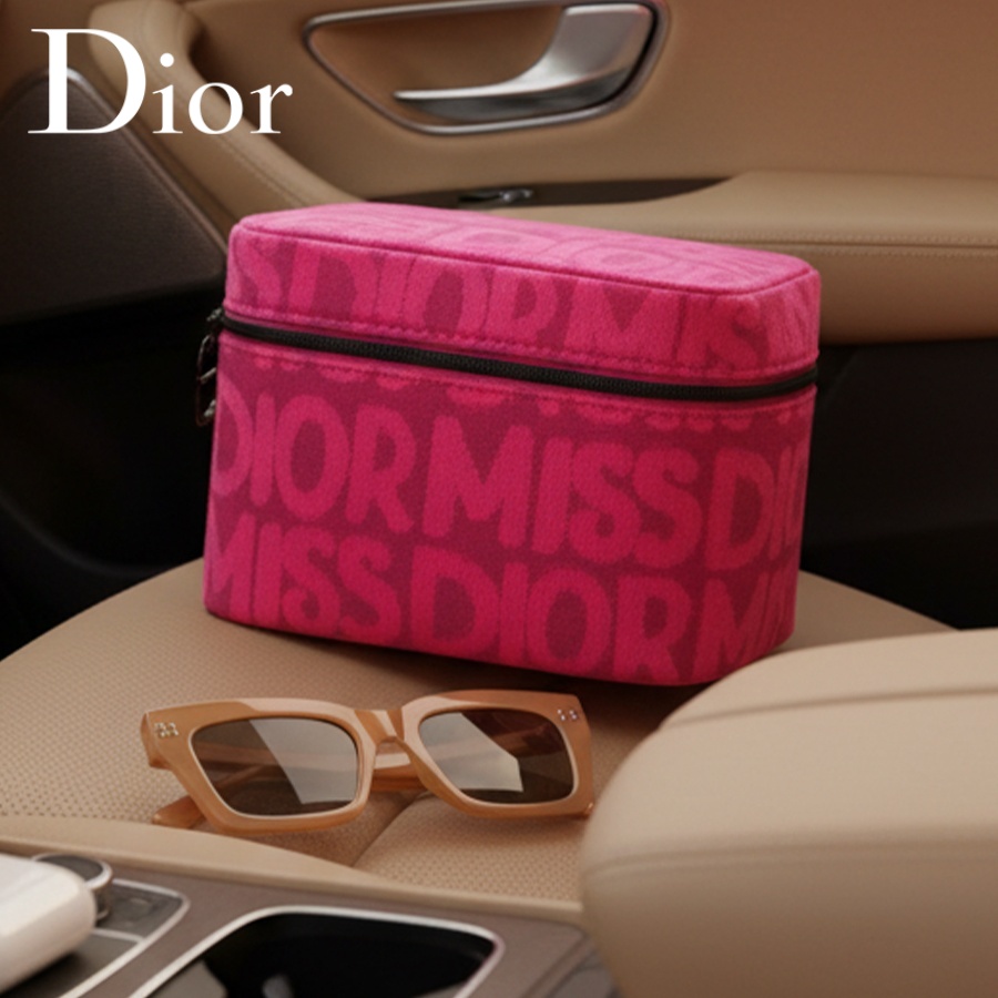Dior’s Bag Pink Cosmetic Bag F - огляд і ціна Beauty Makeup Dior