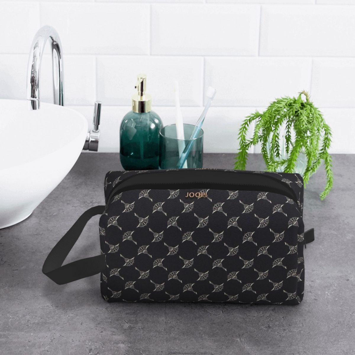Custom J-joops Patten Toiletry - огляд і ціна J Beauty Makeup