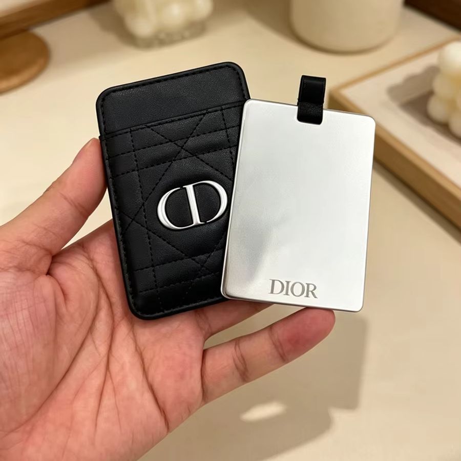 Dior Dior’s Bag Multi-function - огляд і ціна Beauty Makeup Dior