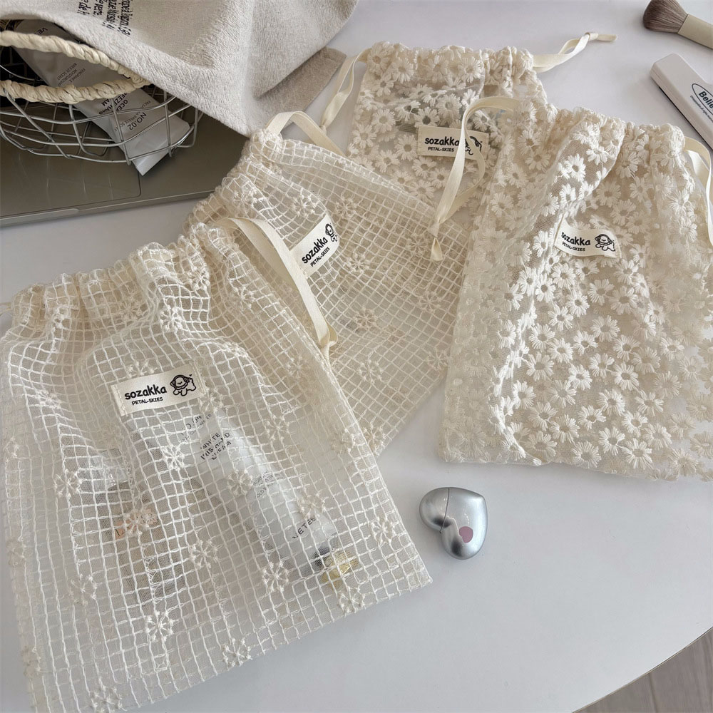 Lace Embroidered Daisy Mesh Dr - огляд і ціна Beauty Preservation Makeup Bag